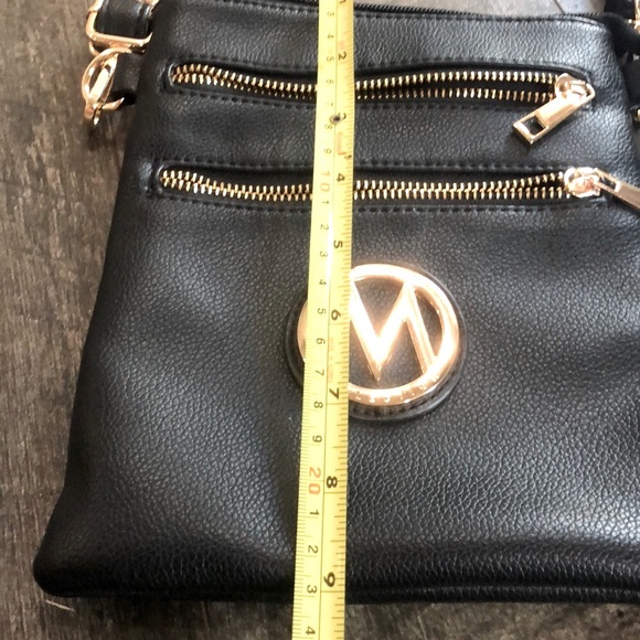 NWOT MIA K. COLLECTION BLK/GOLD CROSSBODY PURSE - Picture 8 of 8